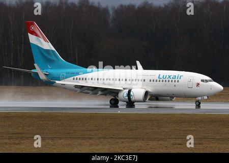 Un Boeing Luxair 737 all'aeroporto Findel Lussemburgo il 28th febbraio 2017 (Foto di Robert Smith/MI News/NurPhoto) Foto Stock