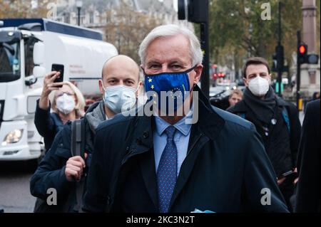 Michel Barnier, negoziatore dell'Unione europea per la Brexit, arriva con i membri della delegazione UE presso il Dipartimento per le imprese, l'energia e la strategia industriale (BEIS) nel centro di Londra, mentre i negoziati sul futuro partenariato tra il Regno Unito e l'UE riprenderanno oggi, il 09 novembre 2020 a Londra, Inghilterra. La Gran Bretagna e l’UE sono ora nel periodo di transizione Brexit che scadrà il 31 dicembre 2020. (Foto di Wiktor Szymanowicz/NurPhoto) Foto Stock