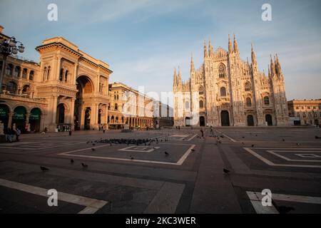 Veduta generale di Piazza del Duomo durante la nuova chiusura nella zona rossa lombarda imposta dal governo italiano contro la pandemia di Coronavirus (Covid-19) il 10 novembre 2020 a Milano. (Foto di Alessandro Bremec/NurPhoto) Foto Stock