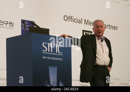 Il Presidente della Rogers Holdings Jim Rogers ha tenuto una conferenza al Forum finanziario internazionale di Seoul, Corea del Sud, il 12 novembre 2008. (Foto di Seung-il Ryu/NurPhoto) Foto Stock