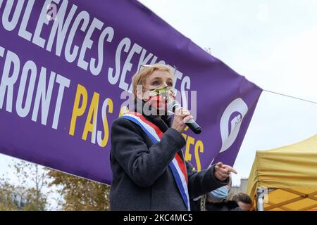 Clémentine Autain, membro del Parlamento France Insoumise (Fi) durante una manifestazione per la Giornata internazionale per l'eliminazione della violenza contro le donne, il 25 novembre 2020. (Foto di Vincent Koebel/NurPhoto) Foto Stock