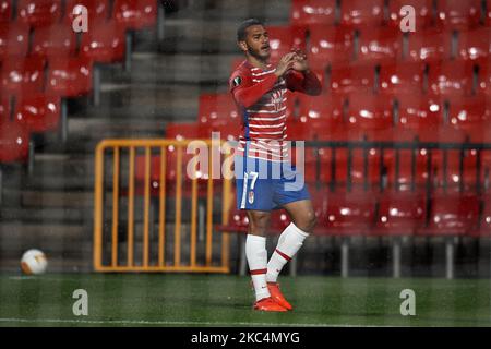 Luis Suarez di Granada festeggia dopo aver segnato il suo primo gol durante la partita di tappa UEFA Europa League Group e tra Granada CF e AC Omonoia all'Estadio Nuevo Los Carmenes il 26 novembre 2020 a Granada, Spagna. (Foto di Jose Breton/Pics Action/NurPhoto) Foto Stock