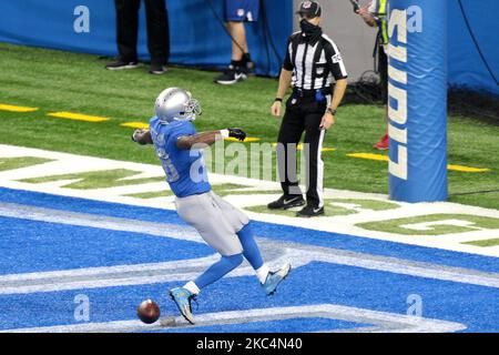 I Detroit Lions che corrono indietro Adrian Peterson (28) segnano un touchdown durante la prima metà di una partita di football NFL contro gli Houston Texans a Detroit, Michigan USA, giovedì 26 novembre 2020. (Foto di Jorge Lemus/NurPhoto) Foto Stock