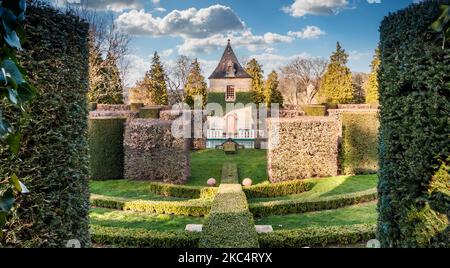 I giardini della casa padronale di Eyrignac si trovano a Salignac-Eyvigues, nella Dordogna, nel Périgord noir, Francia Foto Stock
