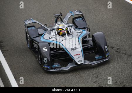 05 VANDOORNE Stoffel (BER), Mercedes-Benz EQ Formula e Team, Mercedes-Benz EQ Silver Arrow 02, azione durante i test ufficiali pre-stagione del Campionato ABB Formula e sul circuito Ricardo Tormo di Valencia il 28 novembre 29 e il 1 dicembre in Spagna. (Foto di Xavier Bonilla/NurPhoto) Foto Stock