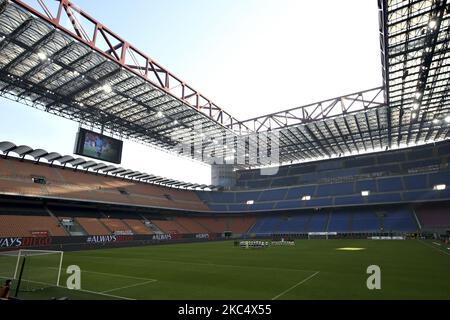 I giocatori e gli ufficiali osservano un minuto di silenzio in memoria di Diego Maradona prima della Serie A match tra AC Milan e ACF Fiorentina allo Stadio Giuseppe Meazza il 29 novembre 2020 a Milano. (Foto di Giuseppe Cottini/NurPhoto) Foto Stock