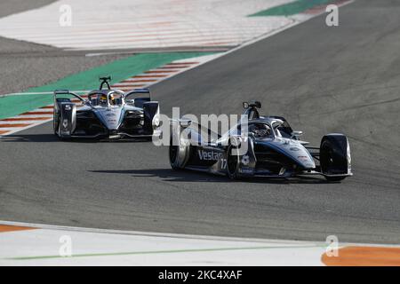 17 DE VRIES Nyck (NLD), Mercedes-Benz EQ Formula e Team, Mercedes-Benz EQ Silver Arrow 02, Action e 05 VANDOORNE Stoffel (BER), Mercedes-Benz EQ Formula e Team, Mercedes-Benz EQ Silver Arrow 02, azione durante il test pre-stagionale ufficiale del Campionato ABB Formula e sul circuito Ricardo Tormo di Valencia il 28 novembre, 29 e 1 dicembre in Spagna. (Foto di Xavier Bonilla/NurPhoto) Foto Stock