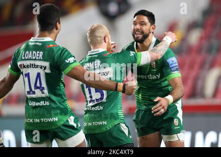 Il centro irlandese di Londra Curtis Rona celebra la sua prova durante la partita della Gallagher Premiership tra London Irish e Leicester Tigers al Brentford Community Stadium di Brentford, Londra, Inghilterra, il 29th novembre 2020. (Foto di Jon Bromley/MI News/NurPhoto) Foto Stock