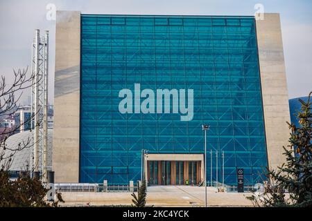 Una vista esterna dell'edificio principale dell'Orchestra Sinfonica Presidenziale Turca (CSO) prima della sua riapertura ufficiale il 3 dicembre dopo il completamento dei lavori di ristrutturazione, il 30 novembre 2020 ad Ankara, Turchia. Il CSO è una delle prime orchestre sinfoniche del mondo, con la sua storia che risale al 1826. (Foto di Altan Gocher/NurPhoto) Foto Stock