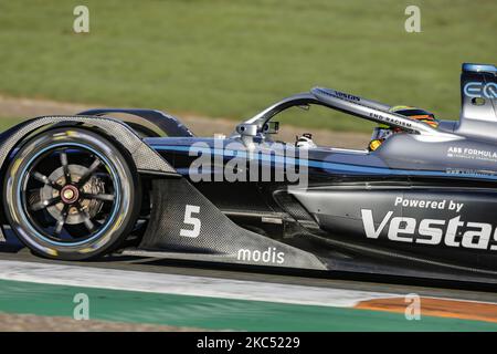 05 VANDOORNE Stoffel (BER), Mercedes-Benz EQ Formula e Team, Mercedes-Benz EQ Silver Arrow 02, azione durante i test ufficiali pre-stagione del Campionato ABB Formula e sul circuito Ricardo Tormo di Valencia il 28 novembre 29 e il 1 dicembre in Spagna. (Foto di Xavier Bonilla/NurPhoto) Foto Stock