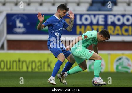 Gavan Holohan di Hartlepool United in azione con Kane Smith di Boreham Wood durante la partita della Vanarama National League tra Hartlepool United e Boreham Wood a Victoria Park, Hartlepool, sabato 5th dicembre 2020. (Foto di Mark Fletcher/MI News/NurPhoto) Foto Stock