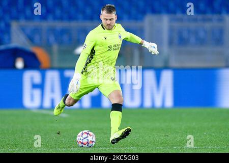 Simon Mignolet del Club Brugge durante la partita di tappa del Gruppo F della UEFA Champions League tra SS Lazio e Club Brugge allo Stadio Olimpico, Roma, Italia, il 8 dicembre 2020. (Foto di Giuseppe Maffia/NurPhoto) Foto Stock