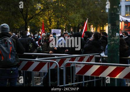Commemorazione del bombardamento di Piazza Fontana a Milano, Milano, Italia, il 12 2020 dicembre. Il bombardamento di Piazza Fontana fu un attentato terroristico avvenuto il 12 dicembre 1969, quando una bomba esplose presso la sede della Banca Nazionale dell'Agricoltura di Piazza Fontana (nei pressi del Duomo) a Milano, uccidendo 17 persone e ferendo 88 persone. Lo stesso pomeriggio, altre tre bombe sono state detonate a Roma e a Milano, e un'altra è stata trovata inesplosa. (Foto di Mairo Cinquetti/NurPhoto) Foto Stock