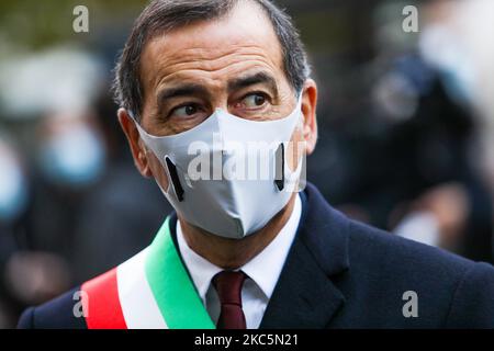 Il sindaco di Milano Beppe Sala è stato visto durante la commemorazione del bombardamento di Piazza Fontana a Milano, Milano, Italia, il 12 2020 dicembre. Il bombardamento di Piazza Fontana fu un attentato terroristico avvenuto il 12 dicembre 1969, quando una bomba esplose presso la sede della Banca Nazionale dell'Agricoltura di Piazza Fontana (nei pressi del Duomo) a Milano, uccidendo 17 persone e ferendo 88 persone. Lo stesso pomeriggio, altre tre bombe sono state detonate a Roma e a Milano, e un'altra è stata trovata inesplosa. (Foto di Mairo Cinquetti/NurPhoto) Foto Stock