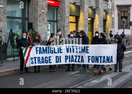 Commemorazione del bombardamento di Piazza Fontana a Milano, Milano, Italia, il 12 2020 dicembre. Il bombardamento di Piazza Fontana fu un attentato terroristico avvenuto il 12 dicembre 1969, quando una bomba esplose presso la sede della Banca Nazionale dell'Agricoltura di Piazza Fontana (nei pressi del Duomo) a Milano, uccidendo 17 persone e ferendo 88 persone. Lo stesso pomeriggio, altre tre bombe sono state detonate a Roma e a Milano, e un'altra è stata trovata inesplosa. (Foto di Mairo Cinquetti/NurPhoto) Foto Stock
