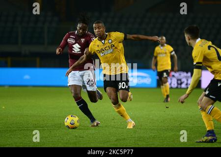 Soualiho Meite e Marvin Zeegelaar di Udinese Calcio durante la Serie Una partita tra Torino FC e Udinese Calcio allo Stadio Olimpico Grande Torino il 12 dicembre 2020 a Torino. Durante la Serie Una partita tra Torino FC e Udinese Calcio allo Stadio Olimpico Grande Torino il 12 dicembre, 2020 a Torino. (Foto di Alberto Gandolfo/NurPhoto) Foto Stock