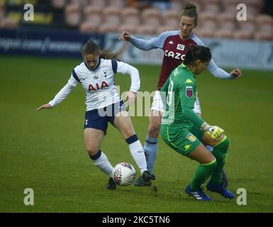 L-R Lisa Wei di Aston Villa Ladies FC , Angela Addison di Tottenham Hotspur Women e Natalie Halgh di Aston Villa Ladies FC durante la Barclays fa Women's Super League tra Tottenham Hotspur e Aston Villa Women allo stadio Hive , Edgware, Regno Unito il 13th dicembre 2020 (Foto di Action Foto Sport/NurPhoto) Foto Stock