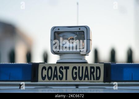 Veicolo della Guardia Costiera irlandese parcheggiato a Howth Harbor. Dopo la Brexit, il Regno Unito non farà più parte della Politica comune della pesca (PCP) dell’UE. Diventare uno Stato costiero indipendente sarà pienamente responsabile della gestione della pesca nella zona economica esclusiva del Regno Unito di 200 miglia (compresa la fissazione del totale ammissibile di catture, la distribuzione di contingenti e la determinazione dell’accesso alla pesca). Tuttavia, l'accesso delle navi dell'UE alle acque del Regno Unito e viceversa rientra nei negoziati in corso e in un futuro accordo con l'UE. Secondo Patrick Murphy, amministratore delegato dei produttori irlandesi di pesce del sud e dell'ovest Foto Stock