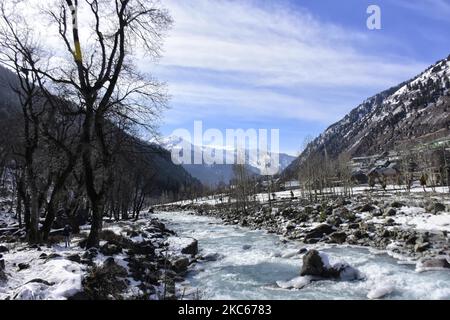 Wineter nel distretto di Ganderbal, Kashmir (Foto di Muzamil Mattoo/NurPhoto) Foto Stock