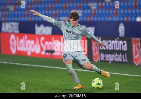 Juan Miranda di Real Betis durante la Liga Santander mach tra Levante e Real Betis a Estadio Ciutat de Valencia il 29 dicembre 2020 a Valencia, Spagna (Foto di Maria Jose Segovia/NurPhoto) Foto Stock