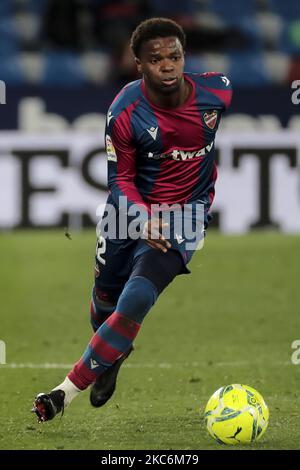 Il difensore del Levante Mickael Ramon Malsa durante la partita spagnola della Liga tra il Levante UD e il Real Betis Balompie allo stadio Ciutat de Valencia il 29 dicembre 2020. (Foto di Jose Miguel Fernandez/NurPhoto) Foto Stock