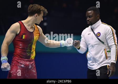 Liverpool, Regno Unito. 04th Nov 2022. Il belga Luka Van den Keybus (L) è stato raffigurato in occasione della finale maschile all-Round al World Artistic Gymnastics Championships di Liverpool, Regno Unito, venerdì 04 novembre 2022. I Mondi si svolgono dal 29 ottobre al 6 novembre 2022 a Liverpool, Regno Unito. FOTO DI BELGA ERIC LALMAND Credit: Belga News Agency/Alamy Live News Foto Stock