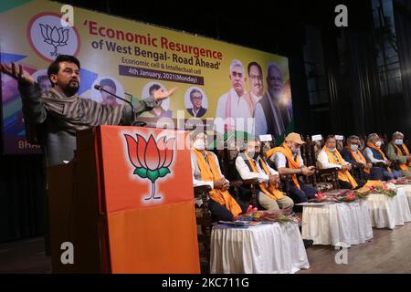 Discorso del Ministro dell'Unione per le Finanze Shri Anurag Thakur al seminario di ripresa economica del Bengala Occidentale - Road Ahead , organizzato da BJP Economic Cell e Intellectual Cell a Kolkata, India il 04,2021 gennaio (Foto di Debajyoti Chakraborty/NurPhoto) Foto Stock