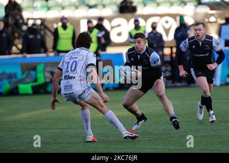 Adam Radwan di Newcastle Falcons prende su Lloyd Evans di Gloucester Rugby durante la partita della Gallagher Premiership tra Newcastle Falcons e Gloucester Rugby a Kingston Park, Newcastle sabato 9th gennaio 2021. (Foto di Chris Lishmon/MI News/NurPhoto) Foto Stock