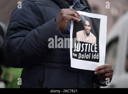 I manifestanti si riuniscono nel centro di Minneapolis per condannare l'uccisione della polizia di Dolal IDD, il 9 gennaio 2021 a Minneapolis, Stati Uniti. Centinaia di Black Lives Matter manifestanti e famiglie membri di Dolal IDD si sono riuniti nel centro di Minneapolis, MN per protestare contro l'uccisione della polizia di Dolal IDD durante un'operazione di pungiglione. I manifestanti hanno anche parlato contro la decisione del procuratore distrettuale della contea di Kenosha di non accollare Rusten Sheskey, l'ufficiale che ha sparato a Jacob Blake sette volte nella parte posteriore. (Foto di Tim Evans/NurPhoto) Foto Stock