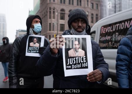 I manifestanti si riuniscono nel centro di Minneapolis per condannare l'uccisione della polizia di Dolal IDD, il 9 gennaio 2021 a Minneapolis, Stati Uniti. Centinaia di Black Lives Matter manifestanti e famiglie membri di Dolal IDD si sono riuniti nel centro di Minneapolis, MN per protestare contro l'uccisione della polizia di Dolal IDD durante un'operazione di pungiglione. I manifestanti hanno anche parlato contro la decisione del procuratore distrettuale della contea di Kenosha di non accollare Rusten Sheskey, l'ufficiale che ha sparato a Jacob Blake sette volte nella parte posteriore. (Foto di Tim Evans/NurPhoto) Foto Stock