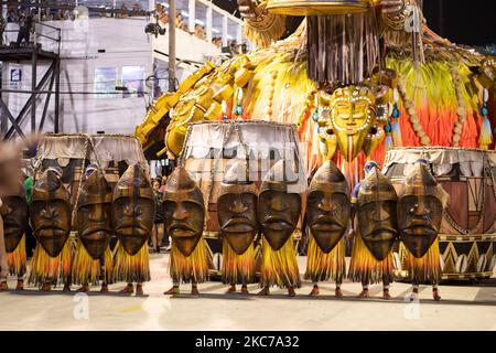 Rio, Brasile - 24 aprile 2022: Scuola di Samba Vila Isabel nel Carnevale di Rio, che si tiene al Marques de Sapucai Sambadrome Foto Stock