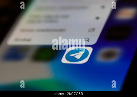 L'icona del telegramma Messenger viene visualizzata sullo schermo di un telefono in questa foto scattata in Polonia il 14 gennaio 2021. Le applicazioni di messaggistica Signal e Tegram hanno guadagnato popolarità grazie alla nuova politica sulla privacy di WhatsApp. (Foto di Jakub Porzycki/NurPhoto) Foto Stock