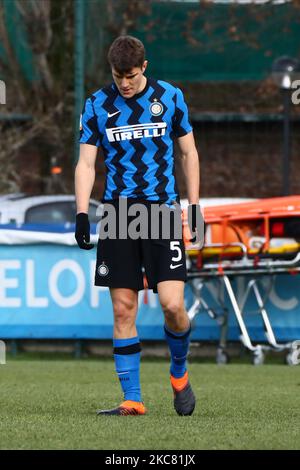 Lorenzo Moretti del FC Internazionale U19 durante la Primavera 1 TIM match tra FC Internazionale U19 e Torino FC U19 al Suning Youth Development Centre in memoria di Giacinto Facchetti a Milano, Italia, il 23 2021 gennaio (Foto di Mairo Cinquetti/NurPhoto) Foto Stock