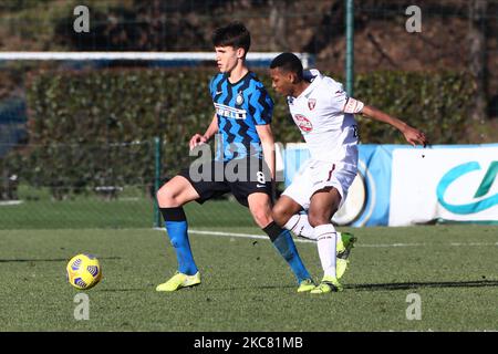 Cesare Casadei del FC Internazionale U19 in azione durante la Primavera 1 TIM match tra FC Internazionale U19 e Torino FC U19 al Suning Youth Development Centre in memoria di Giacinto Facchetti a Milano, Italia, il 23 2021 gennaio (Foto di Mairo Cinquetti/NurPhoto) Foto Stock