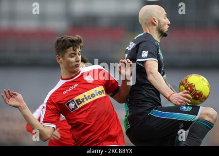 Minel Sabotic di Carpi FC e Tommaso Morosini di Feralpisalo durante la Serie C di Carpi e Feralpisalo allo Stadio Sandro Cabassi il 27 gennaio 2021 a Carpi, Italia. (Foto di Emmanuele Ciancaglini/NurPhoto) Foto Stock