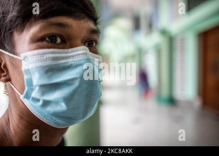 Persone con la loro attività in Una moschea di Tangerang, Banten, Indonesia il 26 gennaio 2021. Indonesia raggiungere 1 milioni di positif covid19 con la morte totale superiore a 28.000 (Foto di Donal Husni/NurPhoto) Foto Stock