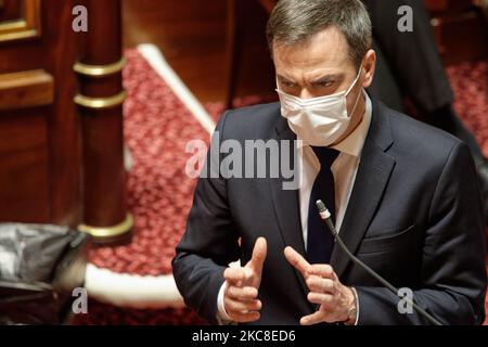 Il Ministro della Sanità francese Olivier Veran interviene alla sessione delle interrogazioni al governo (QAG) al Senato francese a Parigi, in Francia, il 27 gennaio 2021 (Foto di Daniel Pier/NurPhoto) Foto Stock