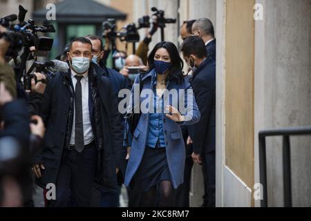 Lucia Azzolina, ministro italiano dell'Istruzione pubblica, arriva prima di un incontro con il primo ministro designato Mario Draghi per la formazione di un nuovo governo alla Camera dei deputati (Montecitorio), il 6 febbraio 2021 a Roma. (Foto di Christian Minelli/NurPhoto) Foto Stock