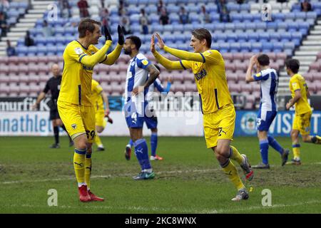 Wimbledons Jack Rudoni festeggia il suo 0-1 durante la partita della Sky Bet League 1 tra Wigan Athletic e AFC Wimbledon al DW Stadium di Wigan sabato 6th febbraio 2021. (Foto di Chris Donnelly/MI News/NurPhoto) Foto Stock