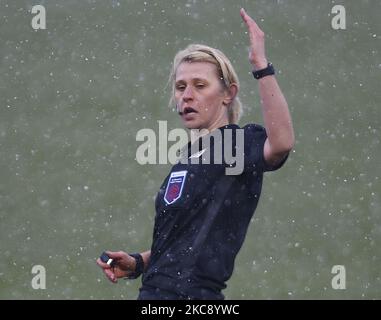 Arbitro Sarah Garratt durante Barclays fa Women's Super League match tra West Ham United Women e Bristol City al Chigwell Construction Stadium il 07th febbraio , 2021 a Dagenham, Inghilterra (Photo by Action Foto Sport/NurPhoto) Foto Stock