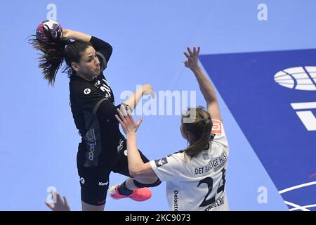 Carmen Martin di CSM Bucarest in azione durante la partita tra CSM Bucarest e il Team Esbjerg il 6 febbraio 2021 a Bucarest, Romania. (Foto di Alex Nicodim/NurPhoto) Foto Stock