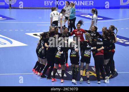 Cristina Neagu, Carmen Martin, Jelena Grubisic, crina Pintea, Siraba Dembele, Eizabeth Omoregie, Martine Smets, Andrea Klikovac, crina Pintea di CSM Bucarest in azione durante la partita tra CSM Bucarest e il Team Esbjerg il 6 febbraio 2021 a Bucarest, Romania. (Foto di Alex Nicodim/NurPhoto) Foto Stock