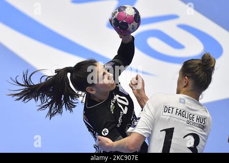 Carmen Martin di CSM Bucarest in azione durante la partita tra CSM Bucarest e il Team Esbjerg il 6 febbraio 2021 a Bucarest, Romania. (Foto di Alex Nicodim/NurPhoto) Foto Stock