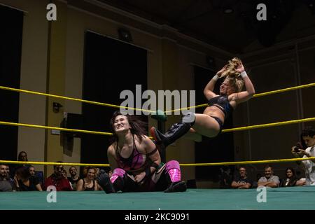 Pro-wrestler, Miyu Yamashita in un combattimento RCW Wrestling, Barcellona, 22.10.2022 Foto Stock