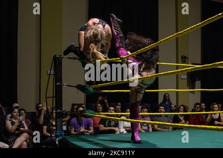 Pro-wrestler, Miyu Yamashita in un combattimento RCW Wrestling, Barcellona, 22.10.2022 Foto Stock