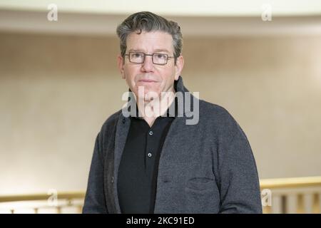 Il direttore d'opera canadese Robert Carsen posa durante la presentazione dell'opera SIEGFRIED, DI RICHARD WAGNER al teatyro real di Madrid. 9 febbraio 2021 Spagna (Foto di Oscar Gonzalez/NurPhoto) Foto Stock