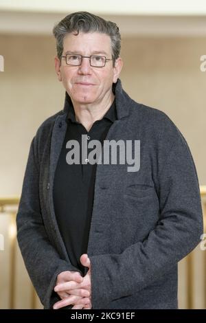 Il direttore d'opera canadese Robert Carsen posa durante la presentazione dell'opera SIEGFRIED, DI RICHARD WAGNER al teatyro real di Madrid. 9 febbraio 2021 Spagna (Foto di Oscar Gonzalez/NurPhoto) Foto Stock