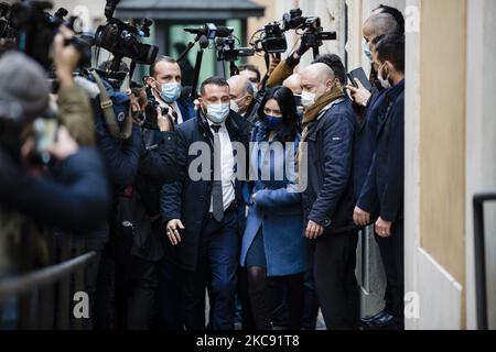 Lucia Azzolina, ministro italiano dell'Istruzione pubblica, arriva prima di un incontro con il primo ministro designato Mario Draghi per la formazione di un nuovo governo alla Camera dei deputati (Montecitorio), il 6 febbraio 2021 a Roma. (Foto di Christian Minelli/NurPhoto) Foto Stock