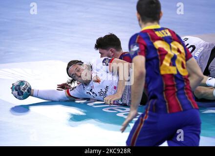 Kentin Mahe e Ludovic Fabregas durante la partita tra il FC Barcelona e Telekom Veszprem, corrispondente alla settimana 10 della EHF Champions League, disputata al Palau Blaugrana, il 09th febbraio 2021, a Barcellona, Spagna. -- (Foto di Urbanandsport/NurPhoto) Foto Stock