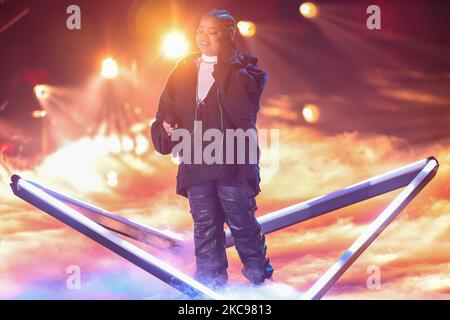 Berlino, Germania. 05th Nov 2022. Zoe Wees si esibisce al finale dello spettacolo di casting "The Voice of Germany" allo Studio Adlershof. Credit: Gerald Matzka/dpa/Alamy Live News Foto Stock